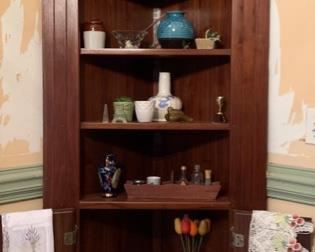 Jypsy Junkers.Corner Cabinet, Knick-Knacks, Shears