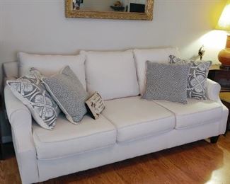 Lovely cream sofa in great condition