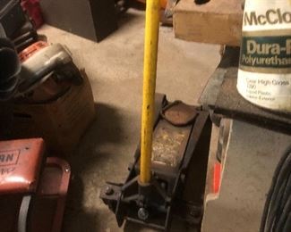 Many floor jacks
