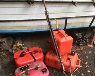 Many gas cans