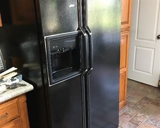 Side by side refrigerator
