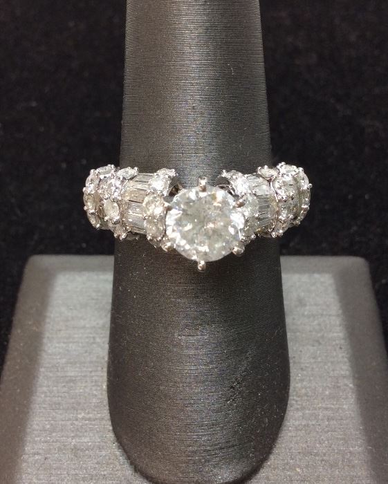 14KT GOLD 1.6ct CENTER DIAMOND RING, 3.22ct