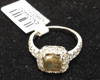 18KT WHITE GOLD FANCY DIAMOND RING 4.2G SIZE