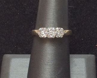 14K DIAMOND CLUSTER GOLD RING 3.6G