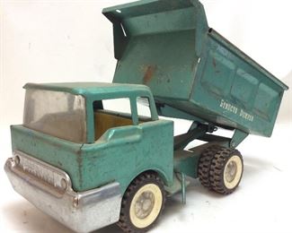 VTG. STRUCTO DIE CAST DUMP TRUCK