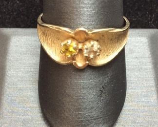 14KT GOLD RING YELLOW & WHITE STONE, 3.2G SIZE 10