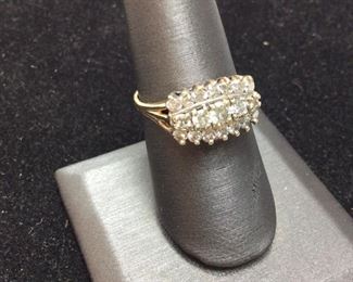 14KT GOLD DIAMOND CLUSTER RING, 3.4G SIZE 8.5
