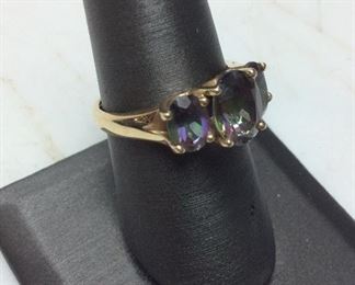 10KT GOLD RING TOURMALINE STONES, 3.6g SIZE 8.5