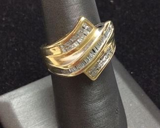 10KT GOLD & DIAMOND CLUSTER RING, 5G SIZE 7.5