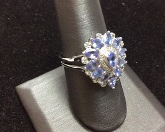 10KT GOLD & PURPLE AMETHYST RING 3.9G SIZE 8