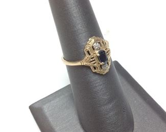 10KT GOLD RING SAPPHIRE CENTER STONE, 1.7G SIZE 6