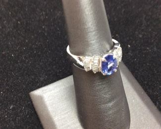 14KT GOLD PURPLE CENTER STONE 2.5G SIZE 6.5