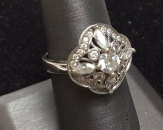 14KT WHITE GOLD RING, CLEAR STONES, 4g SIZE 8.5