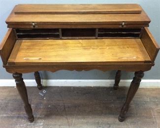 VTG. FLIP DOWN TOP DESK