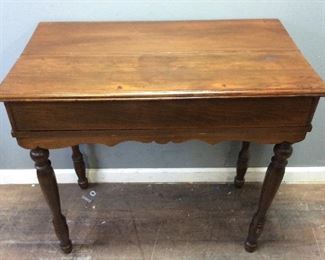 VTG. FLIP DOWN TOP DESK