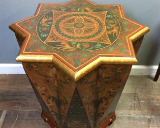 HOME DECOR TABLE w STORAGE