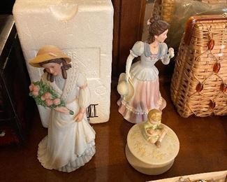 Figurines