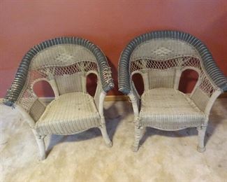Vtg wicker chairs shows wear
