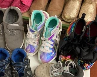 Children's, Mens and Women's Shoes Asst Sizes