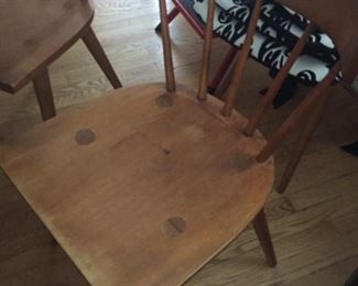 Paul McCobb mid-century round table with two leaves and six spindle chairs.