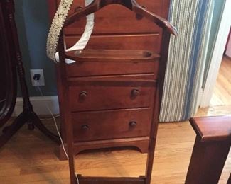 Valet and tall chest of drawers.