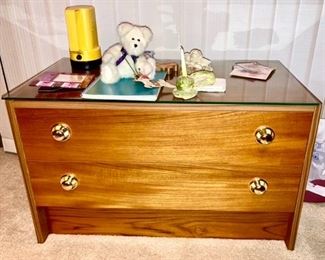 Vintage 2 drawer chest