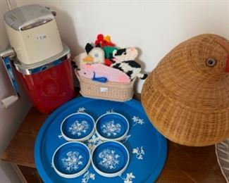 An assortment of vintage kitchenwhere including a Swing-A-Way Ice Crusher