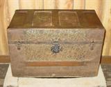Small Trunk w/Tray