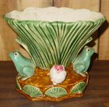 Vase w/Frogs