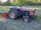 Kubota L1500 Yard Tractor & Box Blade