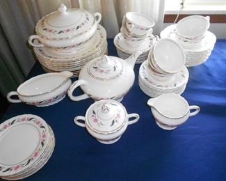 Popegosser China Set