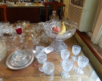Tiered Punch bowl w/cups & glasses or make it a decorative fruit bowl.