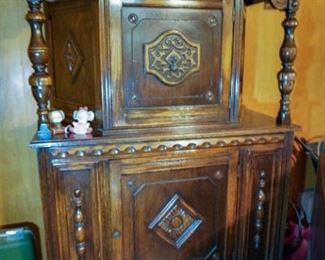 Multiple piece dining room group