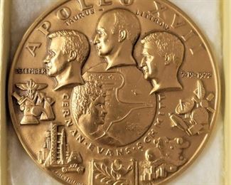 Apollo 17 medal