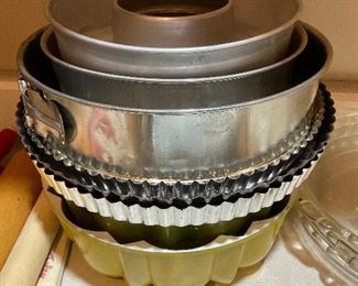 Bundt Pans and Pie /Cake Tins