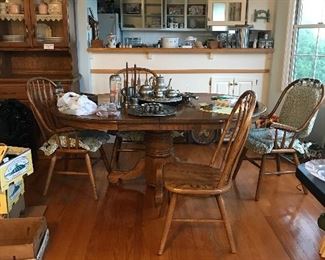 Oak table & 6 chairs