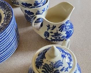 Blue Willow sugar and creamer