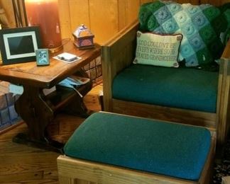 This end up chair and ottoman