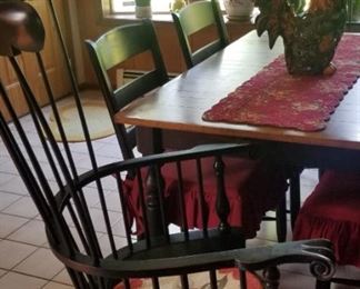 7 PC Ethan Allen table and chairs, there is a leaf. 