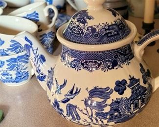 Blue Willow teapot