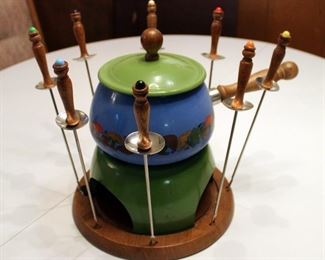 Rival Crock Pot Slow Cooker, Home Trends, Sandwich Press, Hamilton Beach Electric Knife, Fondue Pot And More