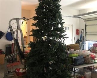 9 ft Christmas tree 