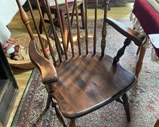 Set of 4 Windsor chairs 