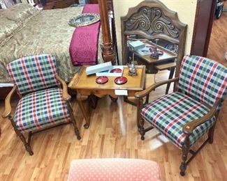 Pair of arm chairs 