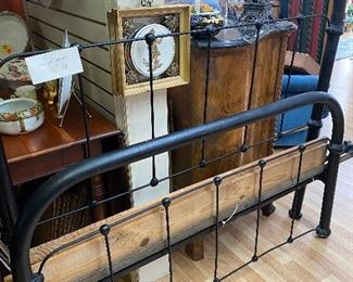 Antique full size iron bed 