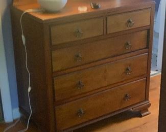 Chest of drawers or bureau (vintage.)