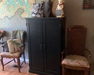 Entertainment center