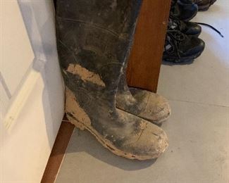 Men’s shoes and boots, size 9- through 10