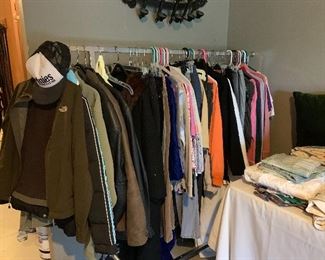 Men’s coat size extra large, 44 regular