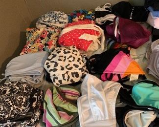 Women’s swimsuit size 6 to size 10